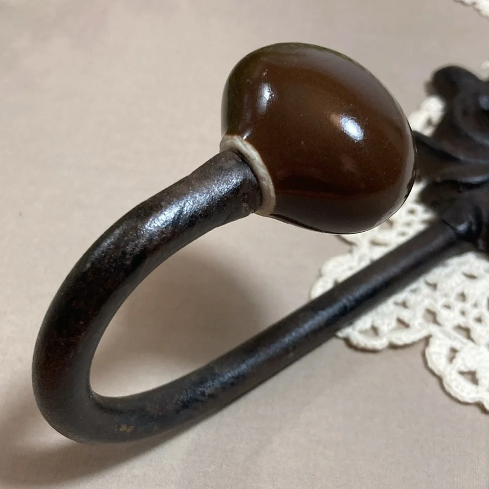 NWT Cast Iron Wall Hooks Set Of 3